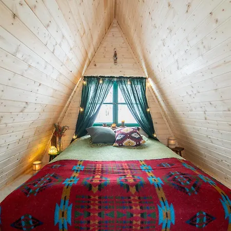 Cozy A-frame In The Woods 埃农泰基厄